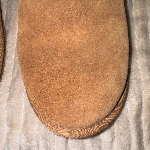 UGG Chestnut with Chevron fur back size 11 - Picture 9 of 10